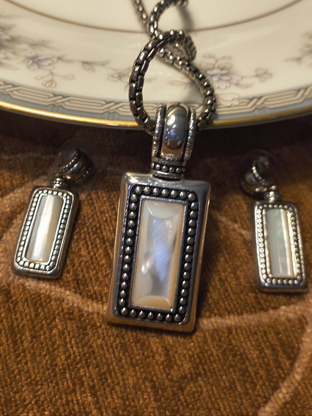 Vtg Premier Designs Silver Tone Mother of Pearl Pendant & Matching Earrings Set